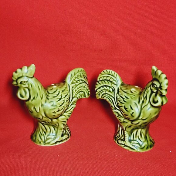 Vintage Green Rooster Salt and Pepper Shakers - Picture 10 of 11